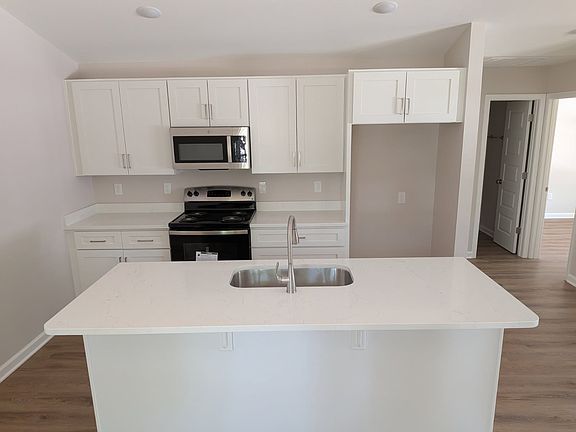 3rd image of 707 Trotter St