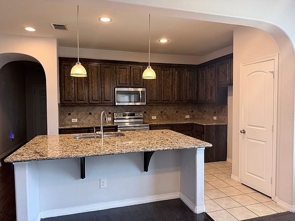 4th image of 9251 Water Oak Dr