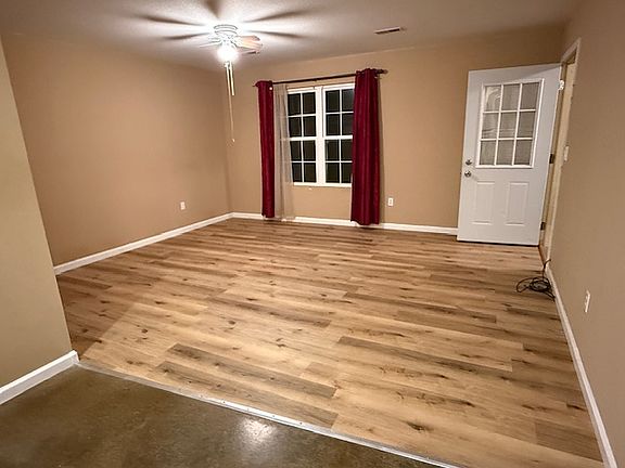 2nd image of 102B Redwood Dr #101A