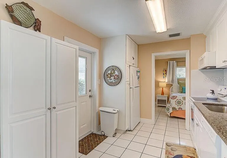 6020 Midnight Pass Rd #1 — Photo 17