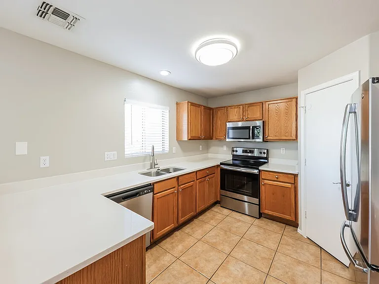 12430 W Valentine Ave — Photo 6