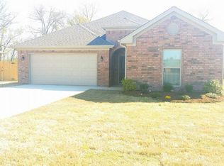 128 Chambery Dr, Maumelle, AR 72113