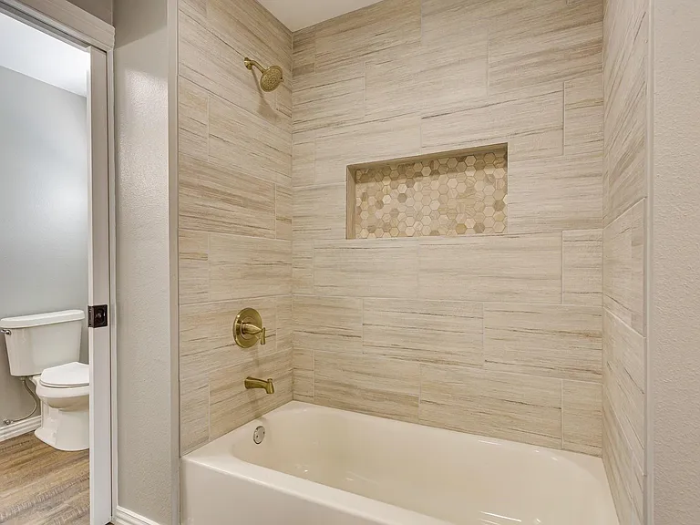 2725 Livingston Ave — Photo 7