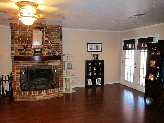 4th image of 1905 Zapp Ln