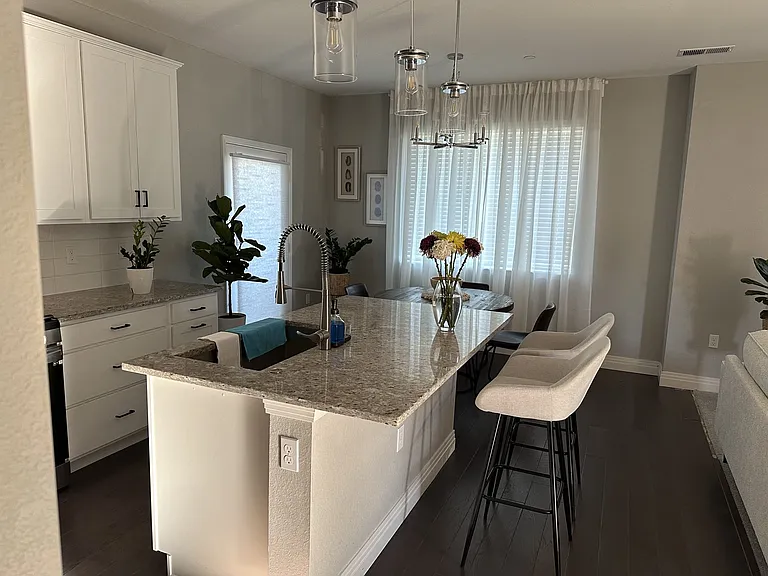 Kitchen Island that Seats 2-3