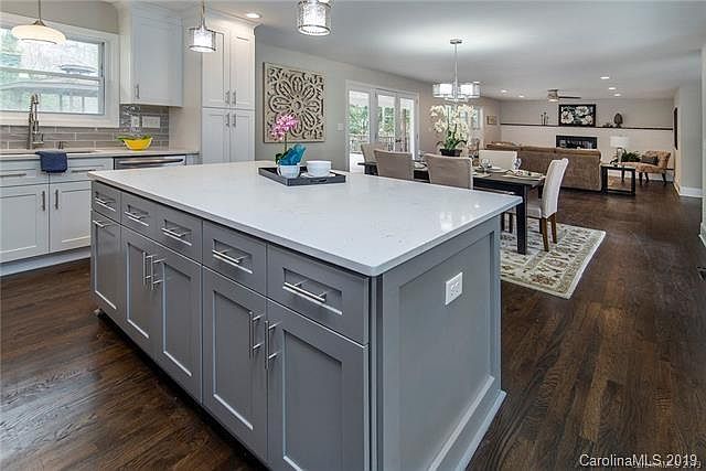 2nd image of 5726 Riviere Dr