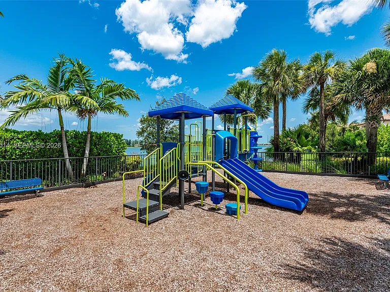12835 Bayside Ct — Photo 46