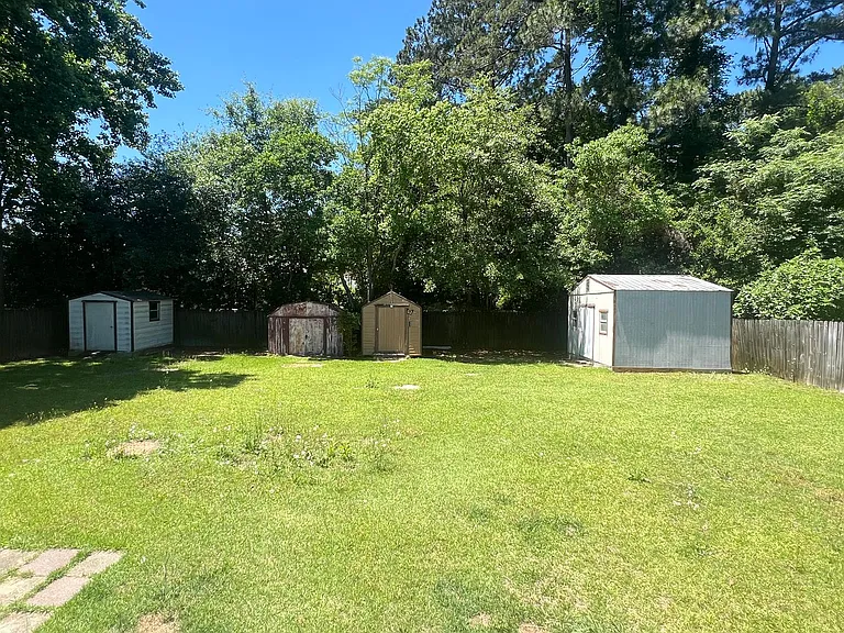 211 Laverne Dr — Photo 27