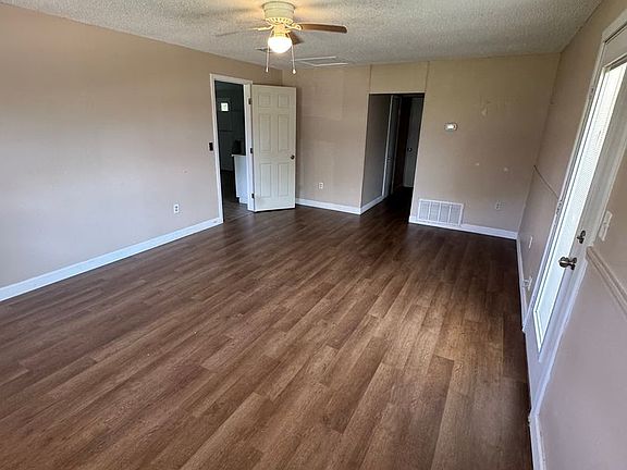 3rd image of 8987 Deer Ln