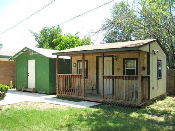 detached guest bedroom