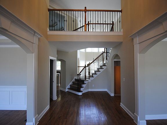 2nd image of 180 Jacob Ct