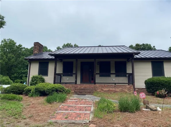3045 Greenhouse Rd, Winston Salem, NC 27127