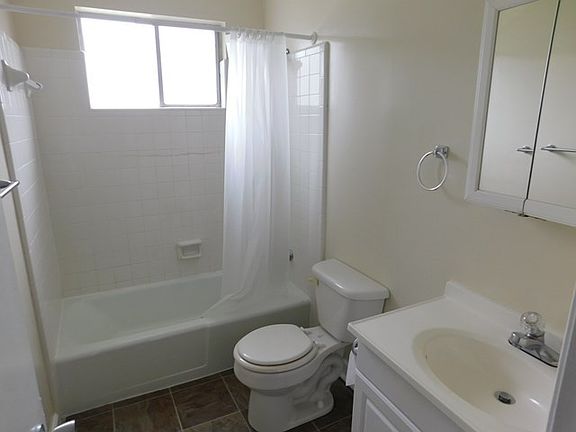 4th image of 1030C Carriage Dr