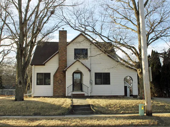 631 E Fayette St, Denver, IA 50622