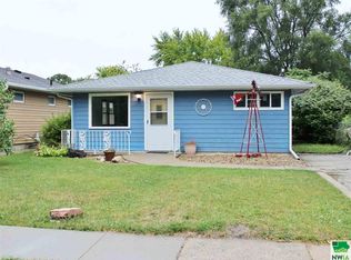 319 W 26th St, South Sioux City, NE 68776