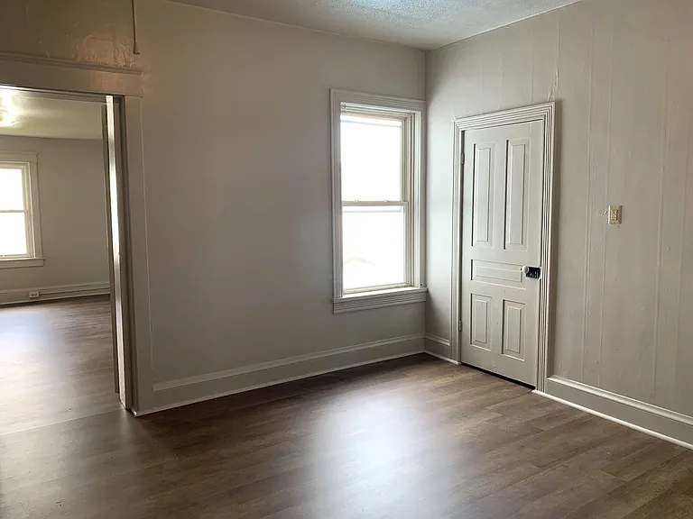 204 Lincoln Way E — Photo 9