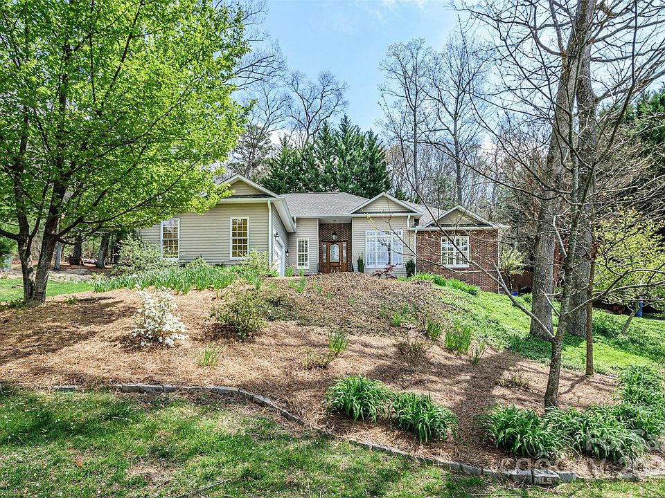 1st image of 104 White Cedar Ln