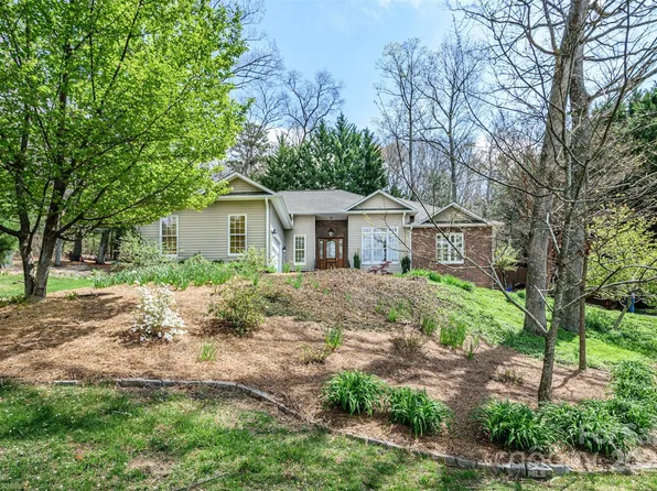 104 White Cedar Ln, Hendersonville, NC 28791
