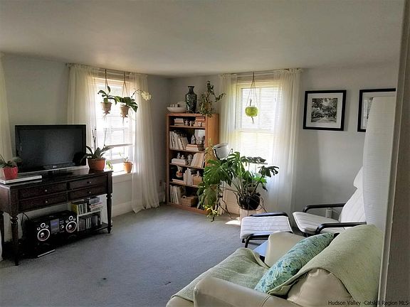 4th image of 115 Western Ave