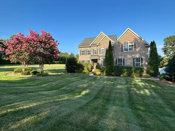 6624 Stonecroft Dr, Oak Ridge, NC 27310