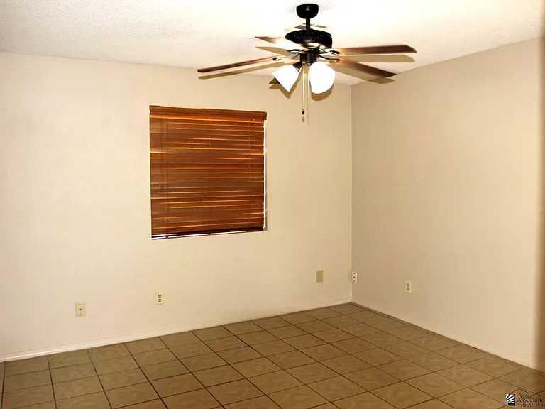4563 W 18th Ln — Photo 12