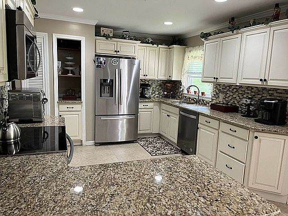 4th image of 29 Fairline Dr
