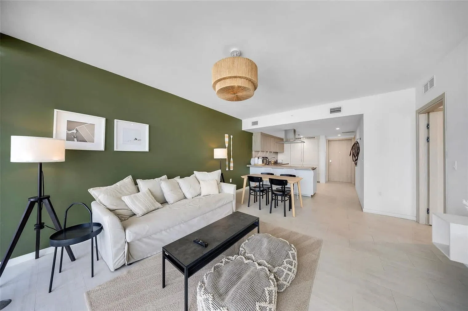 1 bed, 1.0 bath, 656 sqft, $4,363 — Photo 3