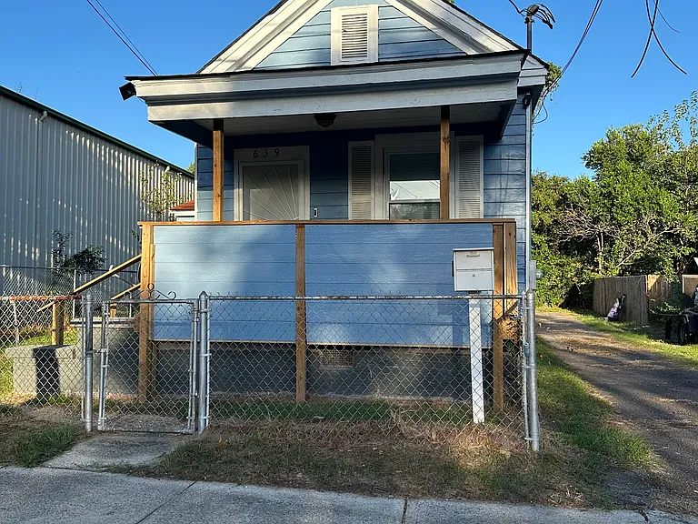 639 Eve St — Photo 1