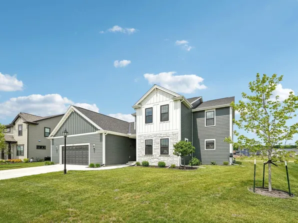 9249 S Overlook WAY, Franklin, WI 53132