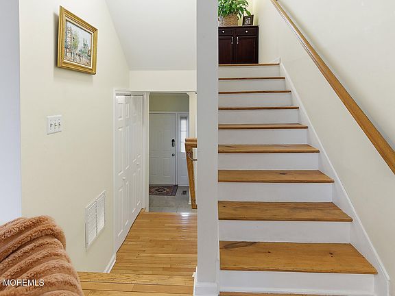 3rd image of 13 Saratoga Court
