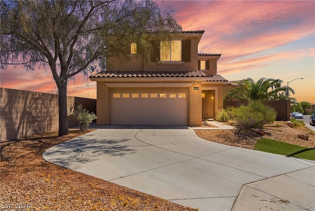 4 bed, 2.5 bath, 2460 sqft, $2,500 — Photo 1