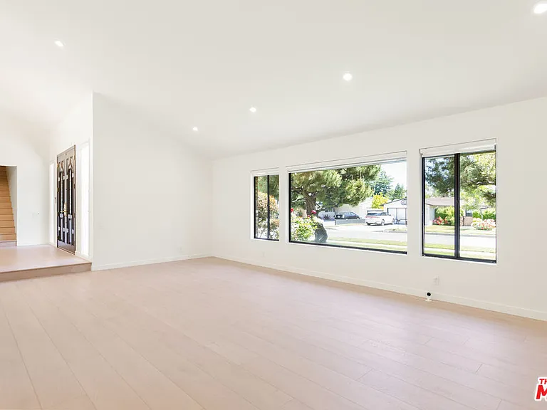 4933 Collett Ave — Photo 33