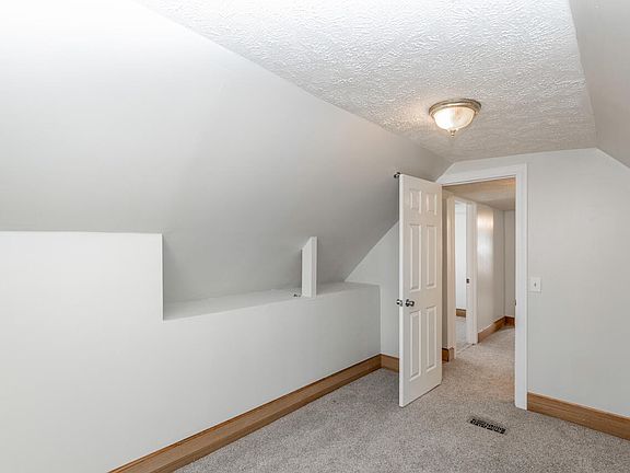 5th image of 1022 N Broadway