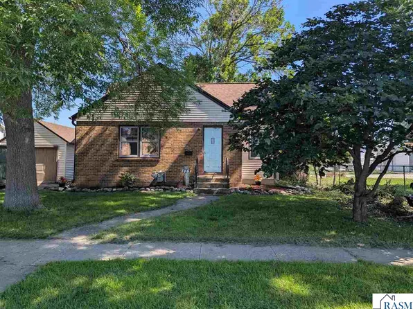 111 6th Ave SE, Waseca, MN 56093