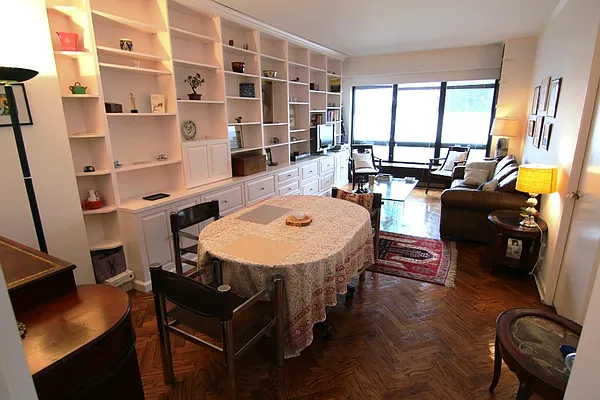 Rented by FirstService Realty (legacy) | media 17