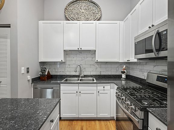 2nd image of 758 N Larrabee St APT 526