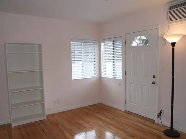 18918 Friar St, Reseda, CA 91335