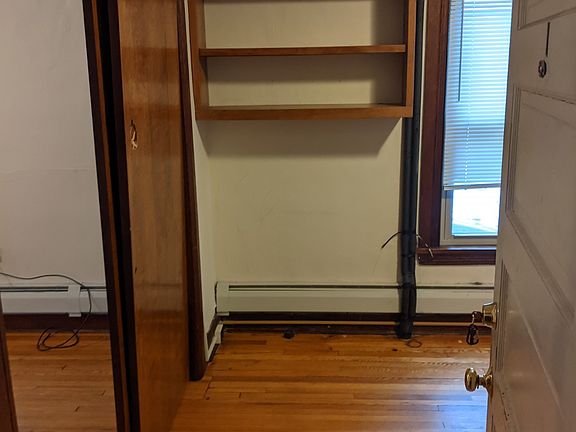 3rd image of 909 N Cayuga St APT 1