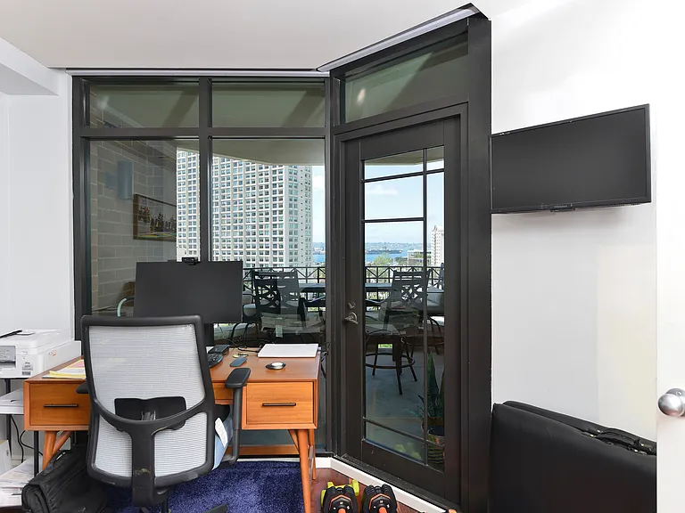 500 W Harbor Dr #1020 — Photo 26