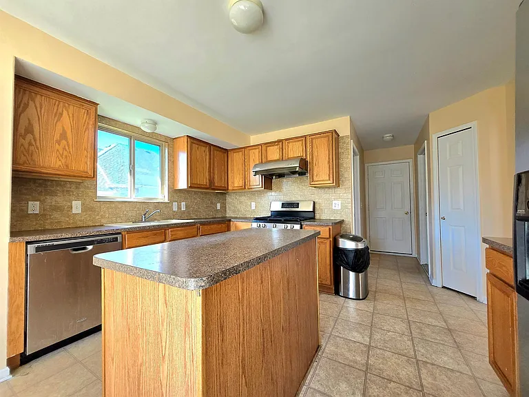 42510 Pinehurst Dr — Photo 7