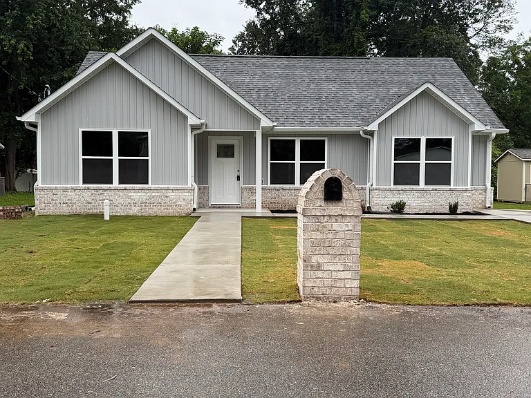 1214 Maple St — Photo 1