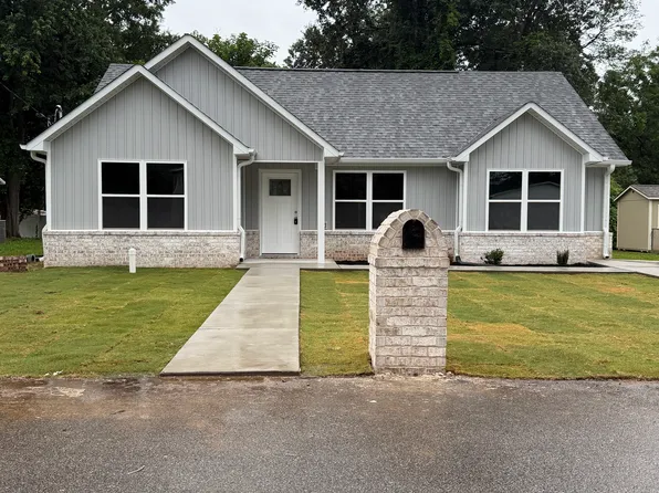 1214 Maple St, Humboldt, TN 38343