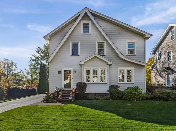 551 Spencer Rd, Rochester, NY 14609