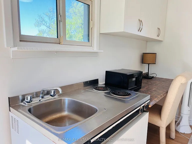 25607 Woodbine Ave — Photo 5