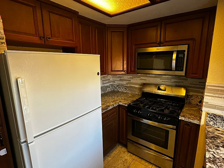 1465 E Lexington Ave #17D — Photo 11