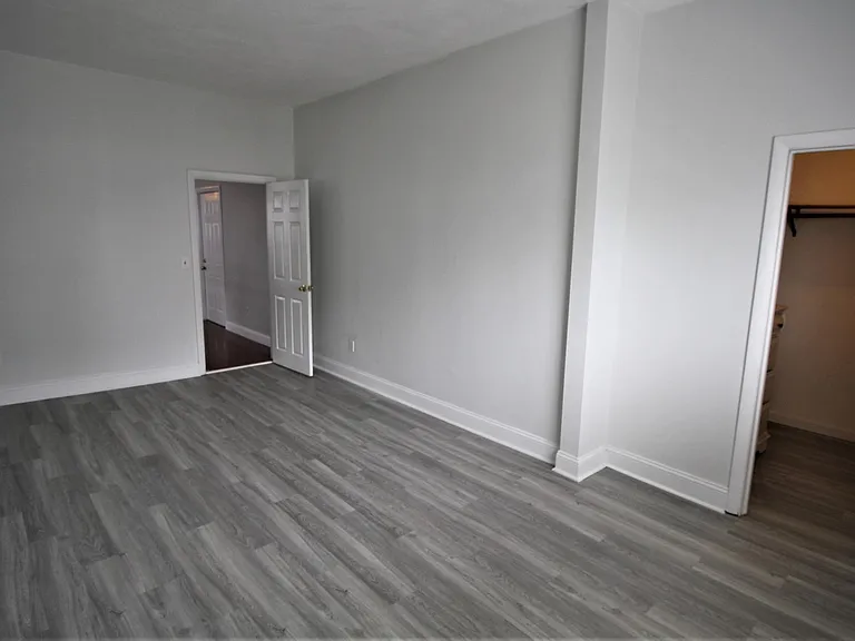 820 E 6th St #1 — Photo 2