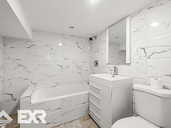 4th image of 928 Hancock St #1