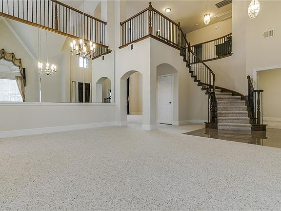 5th image of 401 Basswood Trl