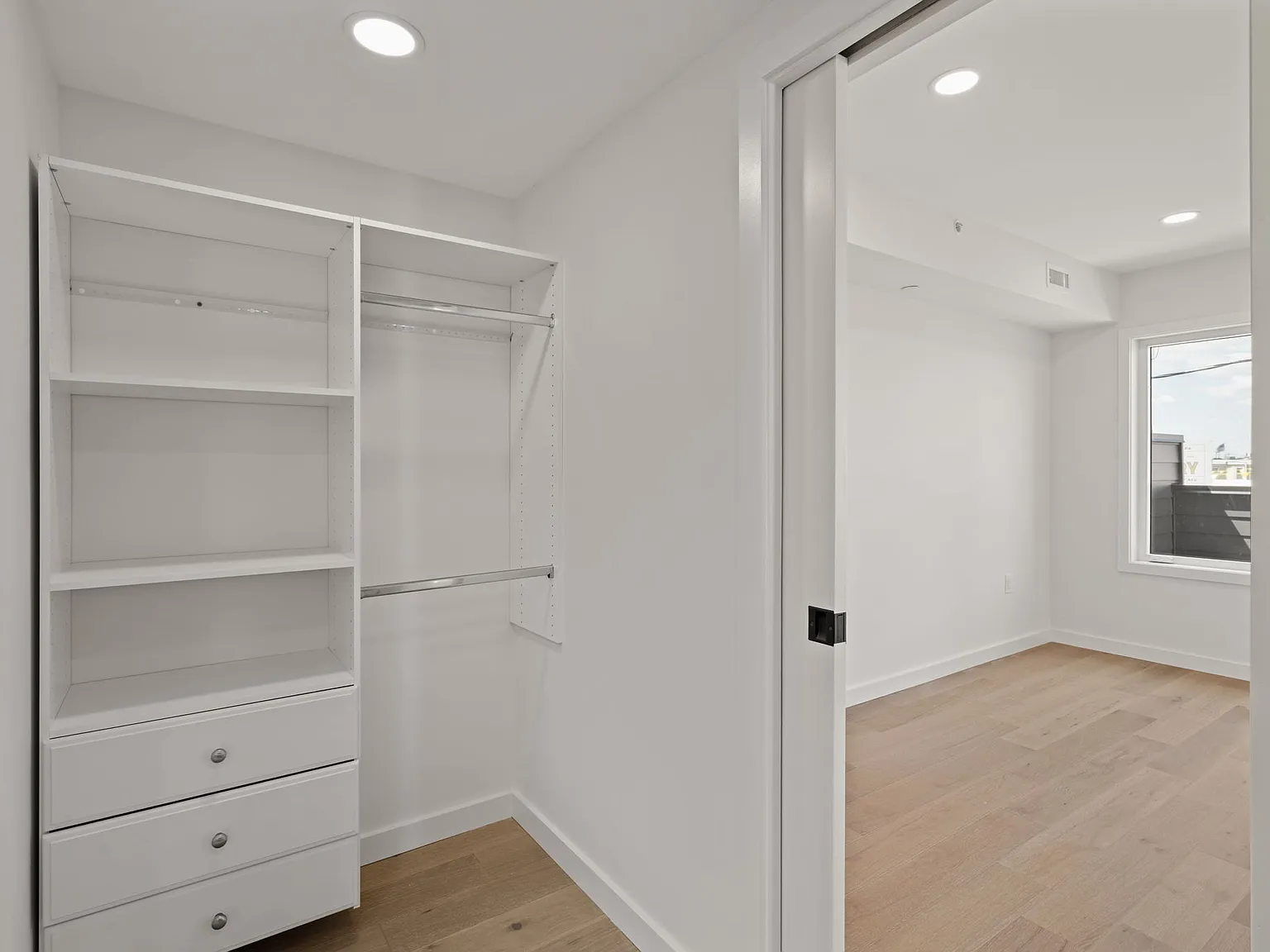 4 bed, 3.5 bath, 2600 sqft, $3,200 — Photo 4