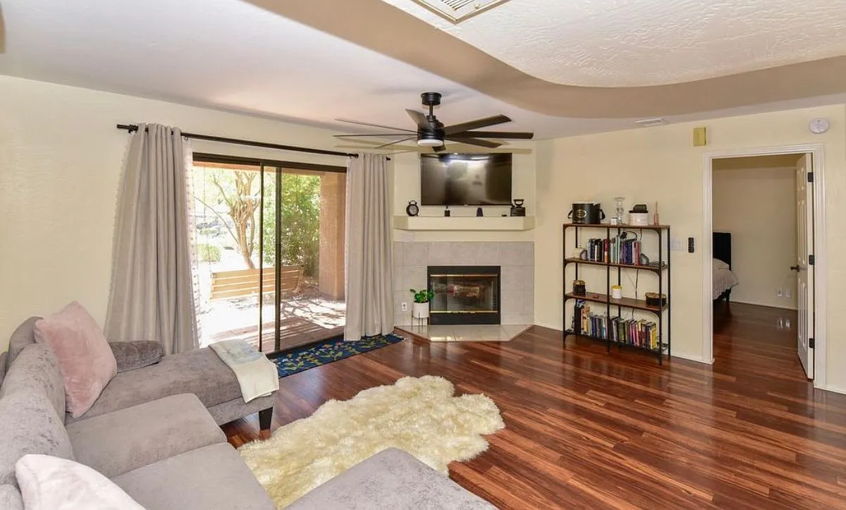 2 bed, 2.0 bath, 920 sqft, $2,000 — Photo 1